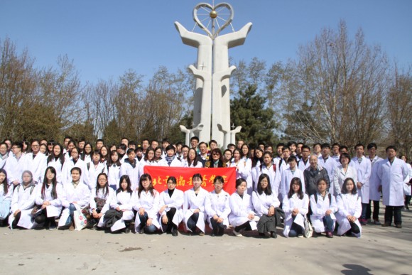 jnh今年会2013级医大师生合影