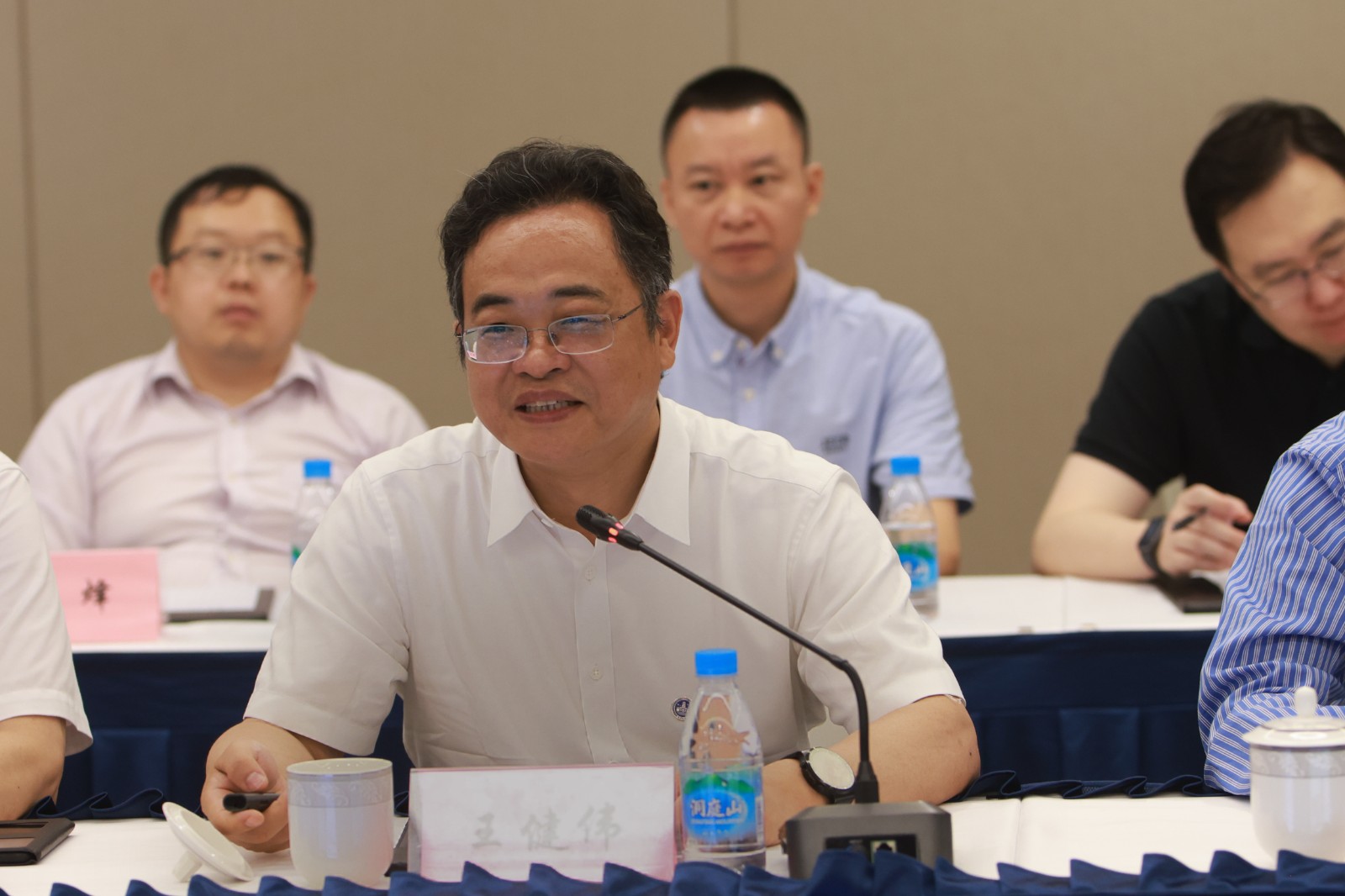 王健伟.jpg